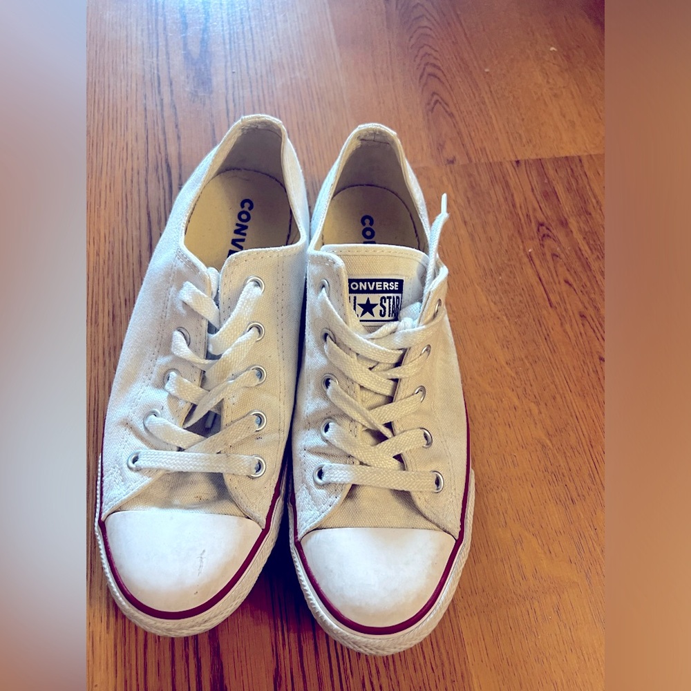 Women’s Converse Chuck Taylor Low tops- white and size 7.5